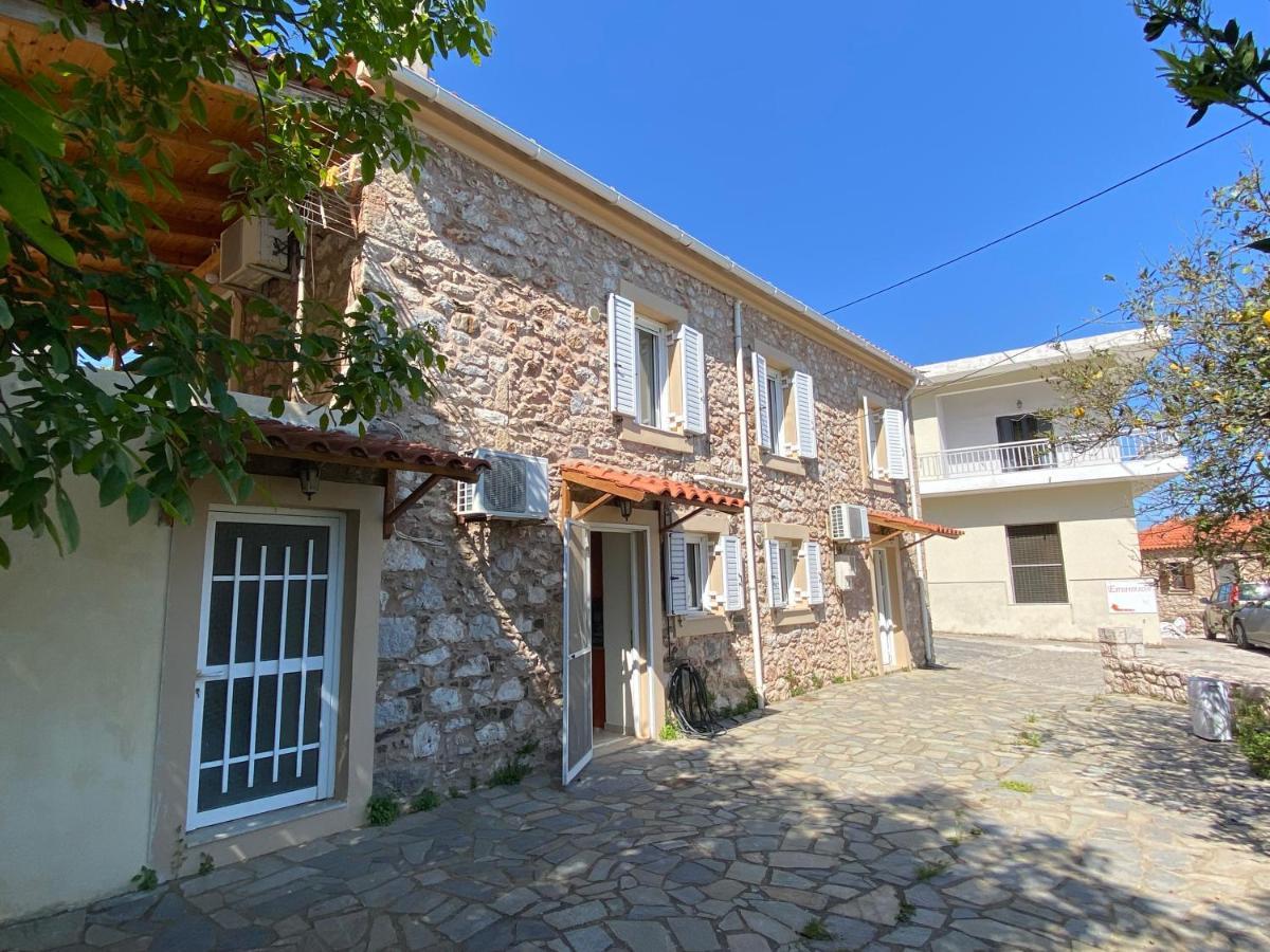 Barbajonn's Stone House Ferienhaus